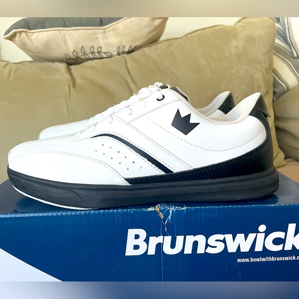 Brunswick Black and White Men’s Athletic Bowling Shoes